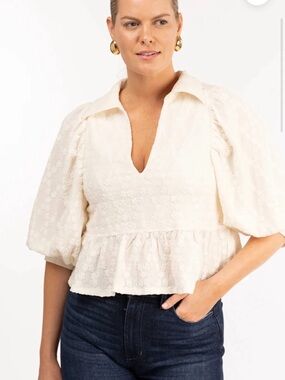 Smith & Quinn Wren Cream Textured Peplum Blouse V-Neck and Puff Sleeves Sz M